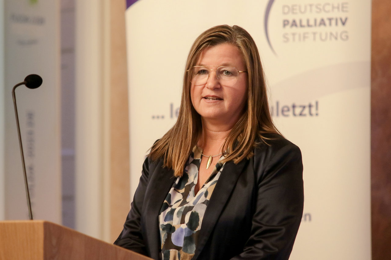 Elke Hohmann ist Geschäftsführerin der Deutschen Palliativstiftung.